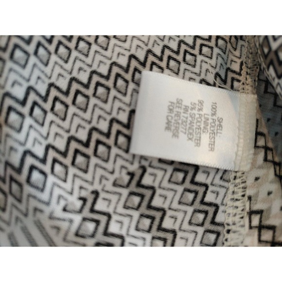 PRETTY DANA BUCHMAN WOMEN'S MEDIUM BLOUSE. BRN/BLK/WHT GEOMETRICAL PATTERN-SILKY - Picture 3 of 5